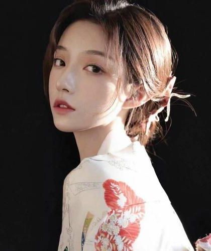 《白月光沦为军妓后》作者：芋圆葡萄